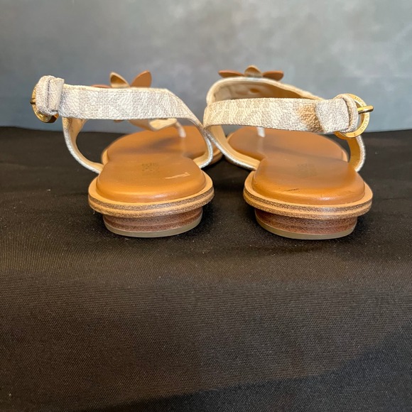 Michael Kors Heidi Sandals Thong Flower‎ Logo Print Flat Tan Beige Size 5.5M - Picture 4 of 9